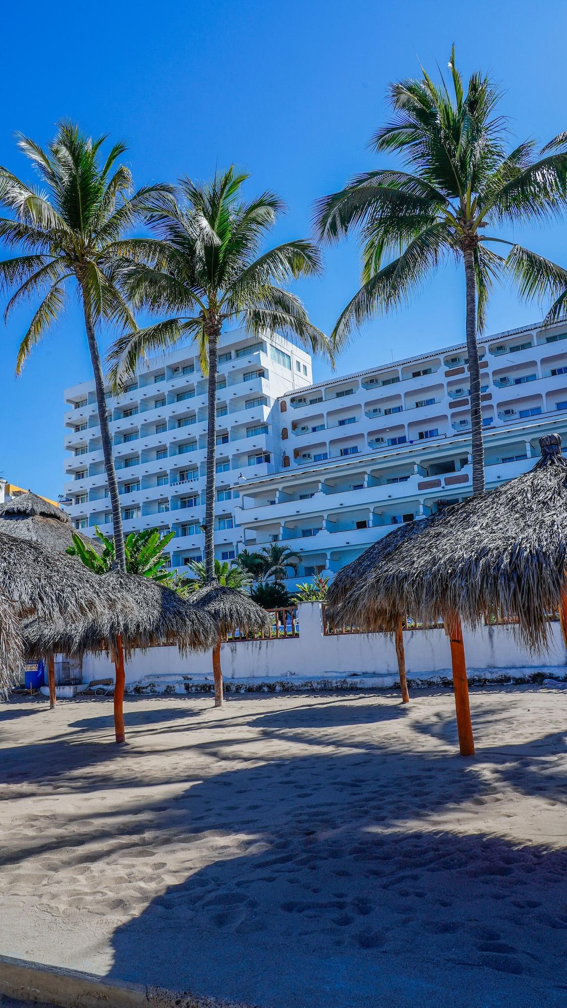 Tropicana Hotel Puerto Vallarta Exterior photo